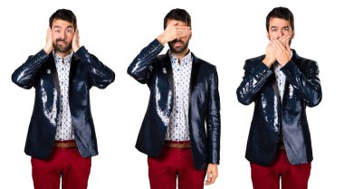 Onun gözleri, kulakları ve ağız kapsayan ceket adamla