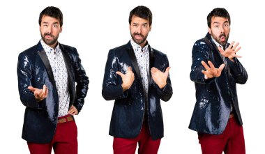 Sürpriz bir jest yapma ceket adamla