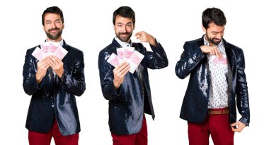 Adam bir sürü para alarak ceket ile