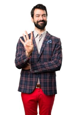 İyi giyimli adam dört beyaz arka plan üzerinde sayma