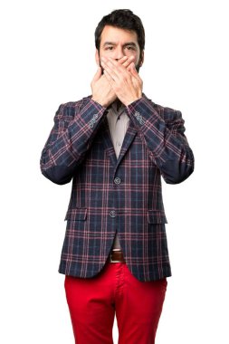 İyi giyimli adam ağzını beyaz zemin üzerine kaplama