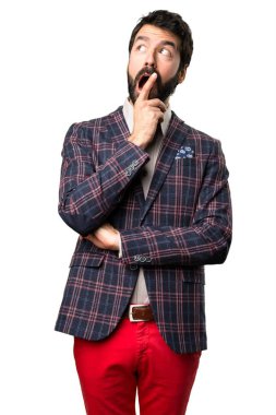 İyi giyimli adam yapma sürpriz jest beyaz arka plan üzerinde