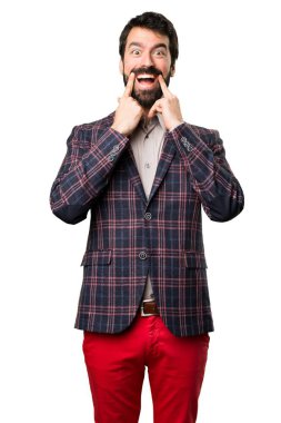 Beyaz arka plan üzerinde mutlu iyi giyimli adam