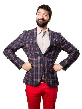 Beyaz arka plan üzerinde mutlu iyi giyimli adam