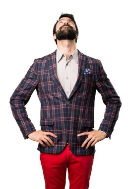 İyi giyimli adam beyaz arka plan üzerinde seyir