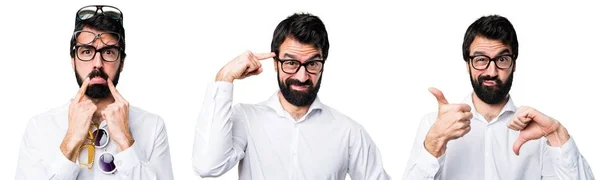 Bell'uomo con gli occhiali che fa gesti folli e segni tristi — Foto Stock
