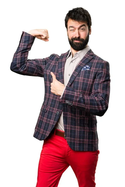 Hombre bien vestido haciendo un gesto fuerte sobre fondo blanco — Foto de Stock