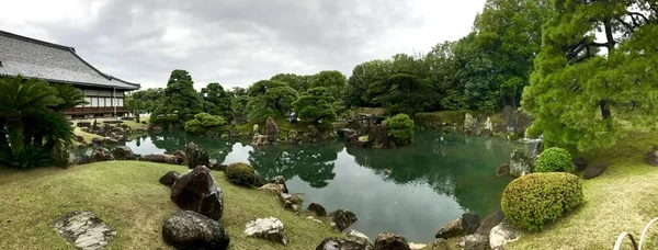 Schöner park in japan — Stockfoto