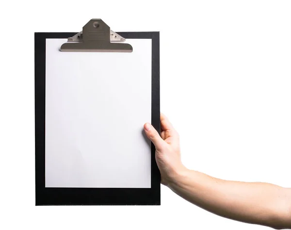 Χέρι που κρατά το φάκελο πάνω από απομονωμένες λευκό φόντο — Φωτογραφία Αρχείου