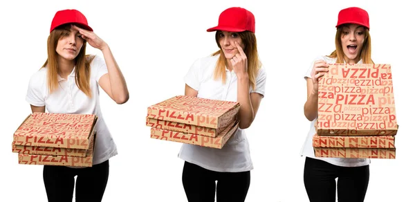 Uppsättning av Pizza leverans kvinna visar något — Stockfoto