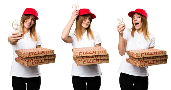 Set di pizza donna consegna in possesso di una lampadina — Foto Stock