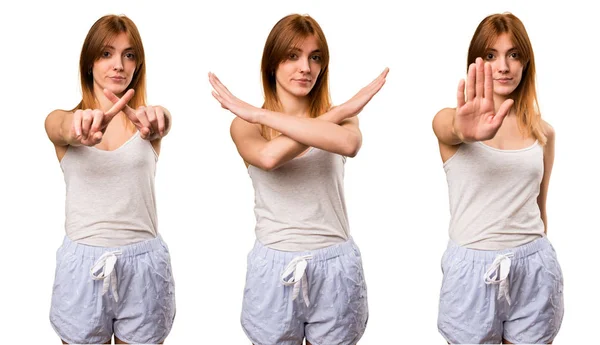 Conjunto de menina bonita em pijama fazendo nenhum gesto — Fotografia de Stock