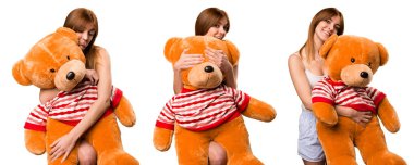 Güzel kız pijama ile doldurulmuş hayvan oynayan dizi