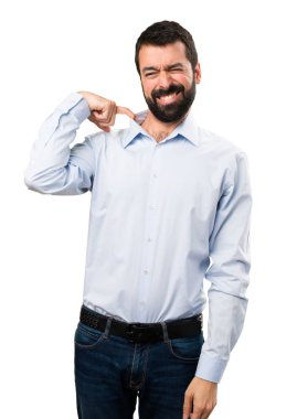 Ateşle sakallı yakışıklı adam