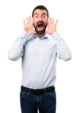 Sürpriz bir jest yapma sakallı yakışıklı adam