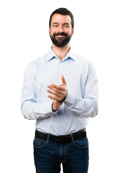 Bonito homem com barba aplaudindo — Fotografia de Stock