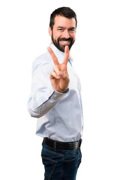 Hombre guapo con barba haciendo gesto de victoria —  Fotos de Stock