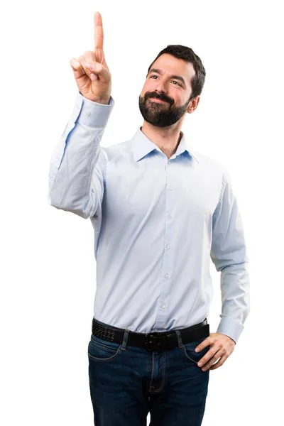 Bel homme avec barbe toucher sur écran transparent — Photo