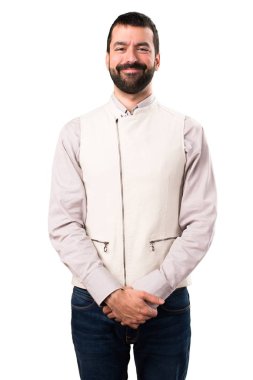 İzole beyaz zemin üzerine yelek ile mutlu yakışıklı adam