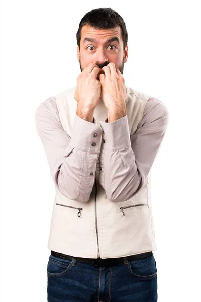 Hombre guapo asustado con chaleco sobre fondo blanco aislado —  Fotos de Stock