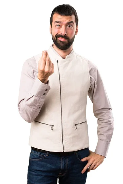 Bonito homem com colete fazendo gesto de dinheiro em fundo branco isolado — Fotografia de Stock