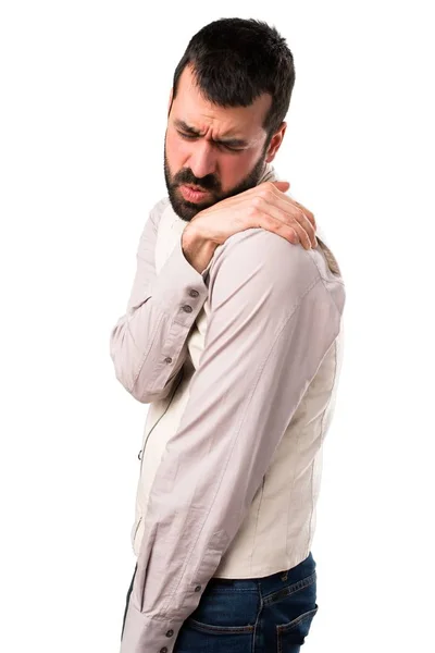 Hombre guapo con chaleco con dolor de hombro sobre fondo blanco aislado —  Fotos de Stock