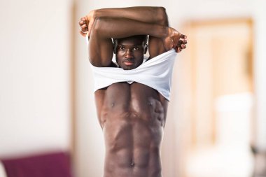 poz yakışıklı zenci