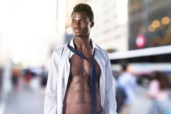 Hombre negro guapo con cuerpo atlético — Foto de Stock