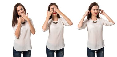 Pretty genç kız gözlerini kapsayan