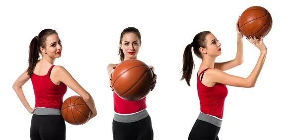 Bonita mulher do esporte jogando basquete — Fotografia de Stock