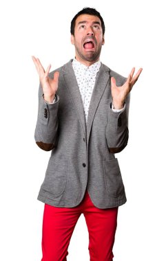 İzole arka plan üzerinde hayal kırıklığına yakışıklı adam