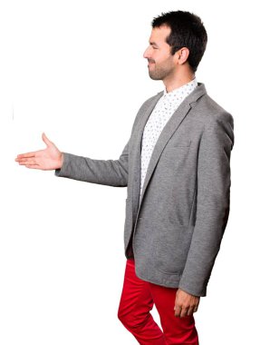 Yakışıklı adam üzerinde bir anlaşma arka plan izole