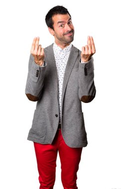 Yakışıklı adam para jest yapma arka plan izole