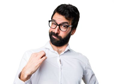 Gözlüklü kendisiyle gurur yakışıklı adam