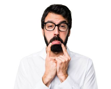 Üzgün yakışıklı adam gözlüklü