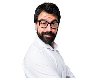 Gözlüklü mutlu yakışıklı adam