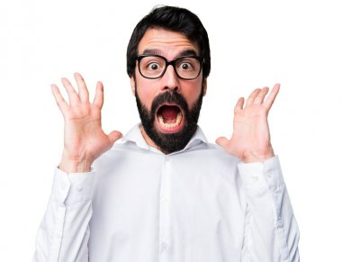 Sürpriz bir jest yapma gözlüklü yakışıklı adam