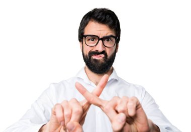 Hiçbir hareketi yapma gözlüklü yakışıklı adam