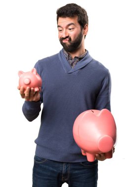 Üzgün yakışıklı esmer adam beyaz arka plan üzerinde bir servet tutan sakallı