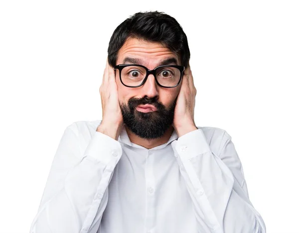 Knappe man met bril die betrekking hebben op zijn oren — Stockfoto