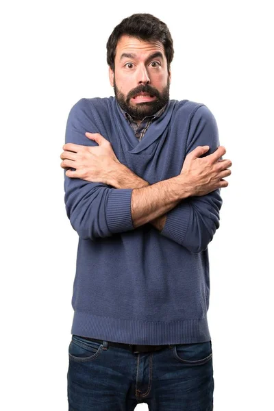 Bello bruna uomo con barba con congelamento su sfondo bianco — Foto Stock