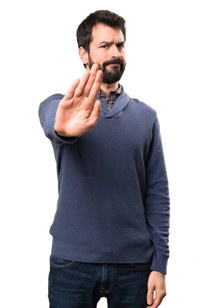 Bonito morena homem com barba fazendo sinal de parada no fundo branco — Fotografia de Stock