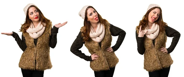 Uppsättning av flicka med vinterkläder ta ut tungan — Stockfoto