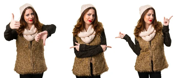 Sada dívka s zimní oblečení směřující do přípojky s — Stock fotografie