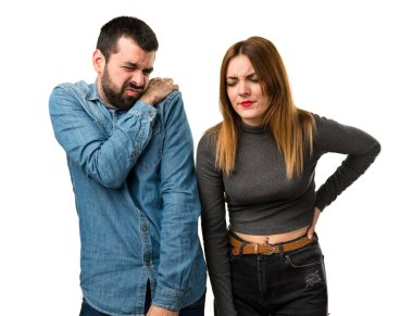 Erkek ve kadın sırt ve omuz ağrısı ile