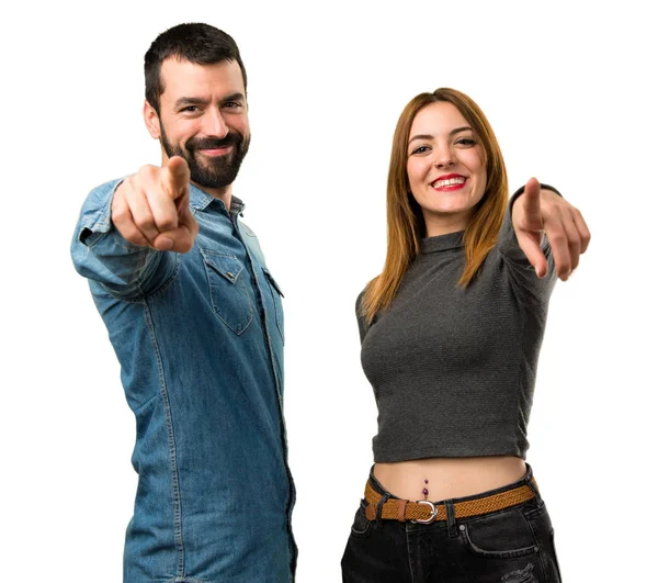 Hombre y mujer señalando hacia el frente — Foto de Stock