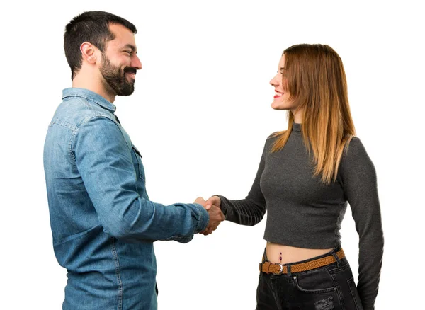 Мужчина и женщина заключают сделку — стоковое фото
