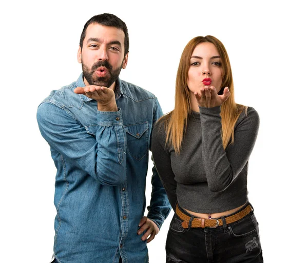 Muž a žena odesílání polibek — Stock fotografie
