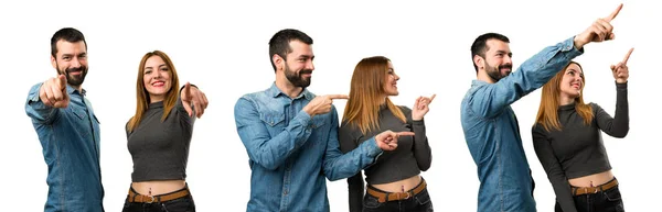 Conjunto de Hombre y mujer señalando hacia el lateral y hacia el frente —  Fotos de Stock