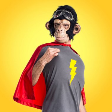 Maymun adam kendisiyle gurur